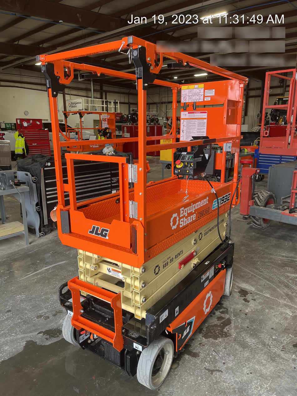 2022 JLG ES1932