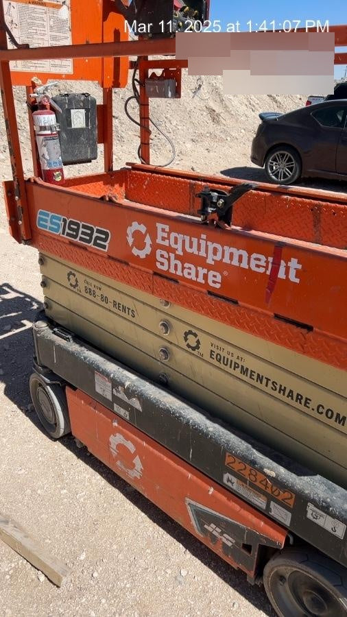 2022 JLG ES1932