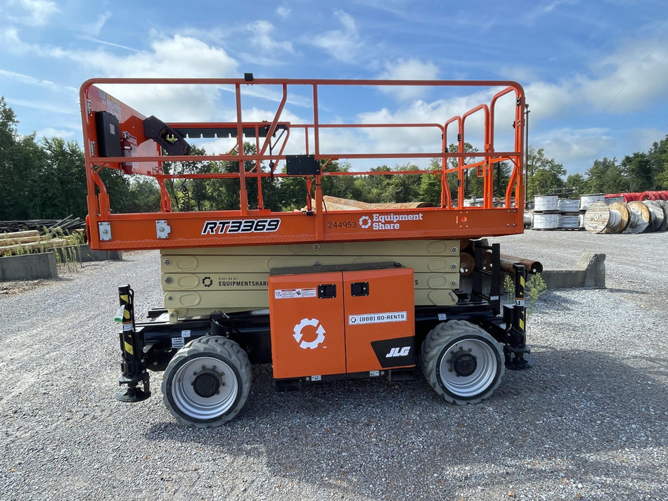 2022 JLG RT3369
