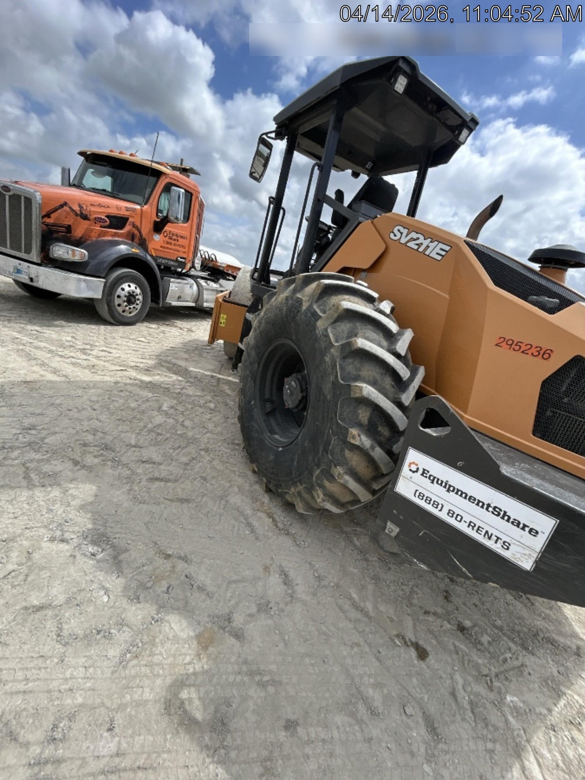 2023 CASE SV211E