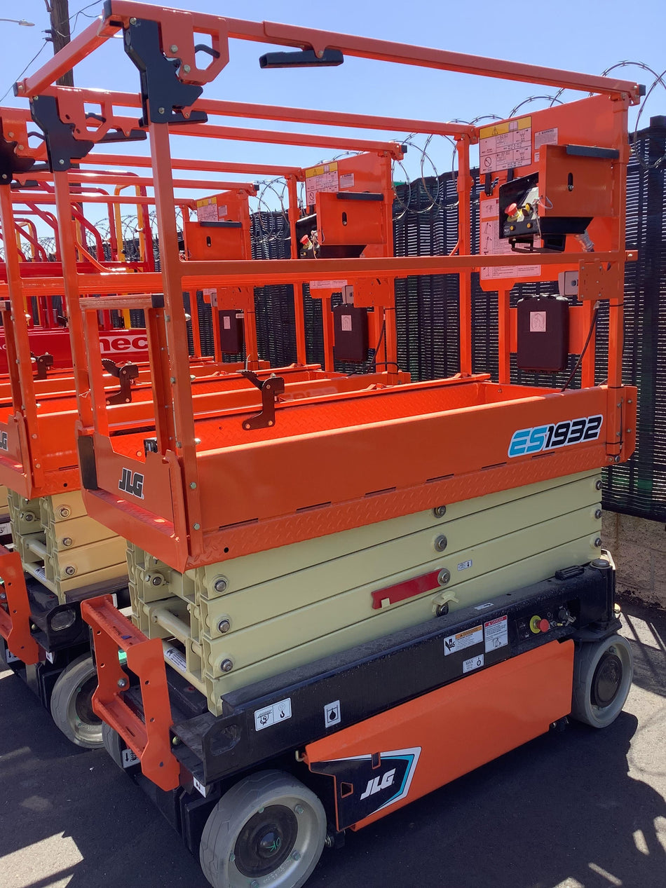 2022 JLG ES1932