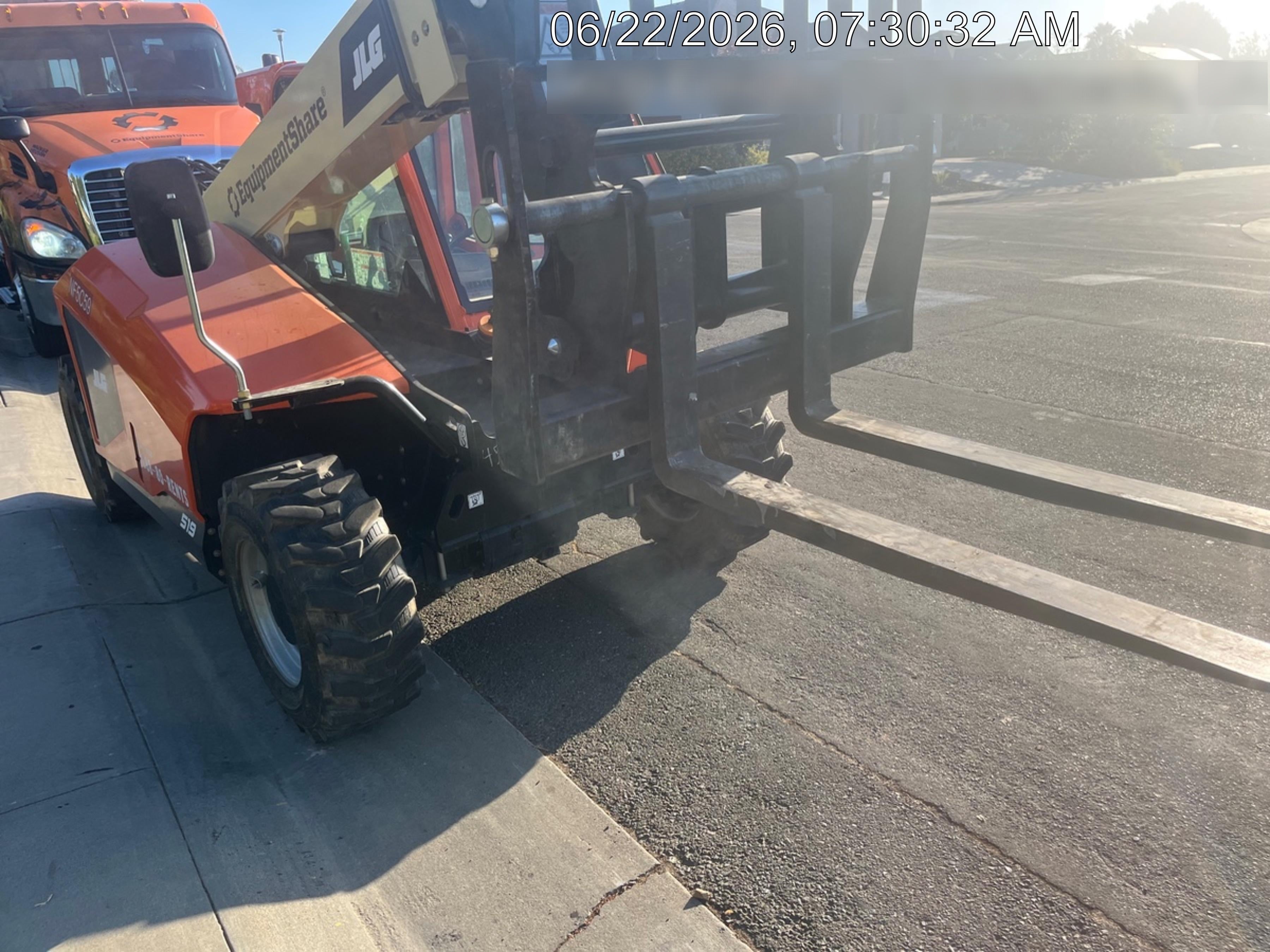2025 JLG 519