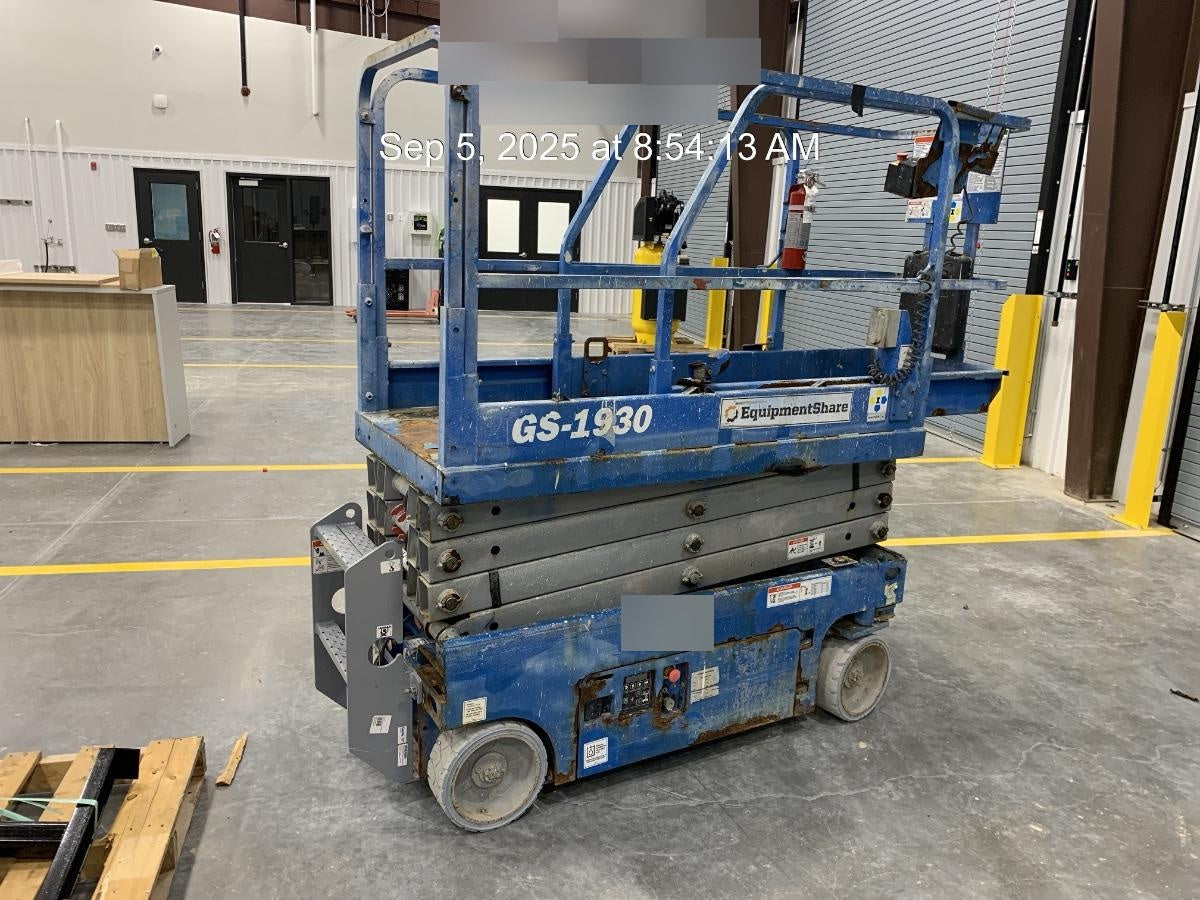 2019 Genie GS-1930 Fixed Rails with Chain Entry