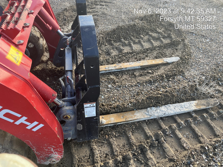 2022 TAKEUCHI 48" Pallet Forks - Takeuchi