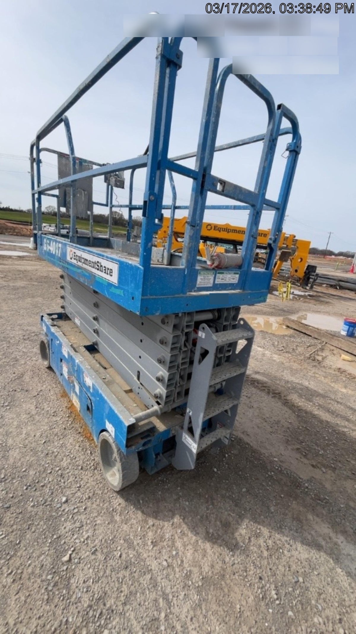 2019 Genie GS-4047 Folding rails with half height swing gate