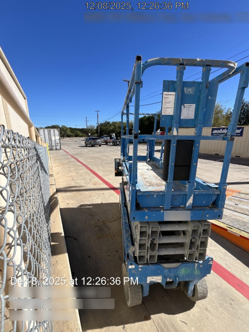 2019 Genie GS-2632 Folding rails with half height swing gate