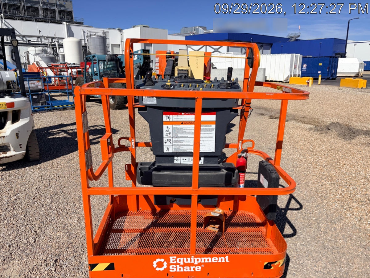 2025 JLG E300AJP