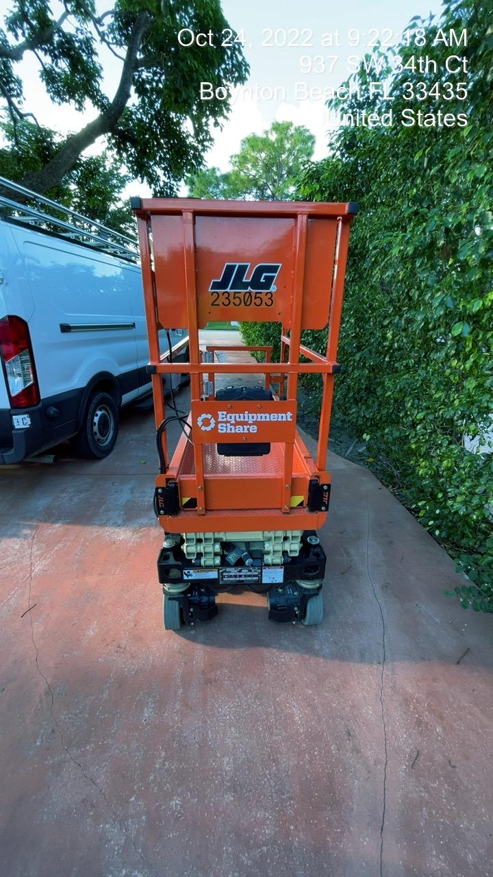 2022 JLG ES1330L