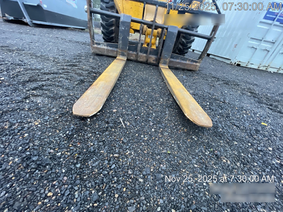 2019 JCB 512-56 109 HP w/CAB/HVAC, Beacon, Aux Hydraulics, Worklights, Solid Tires