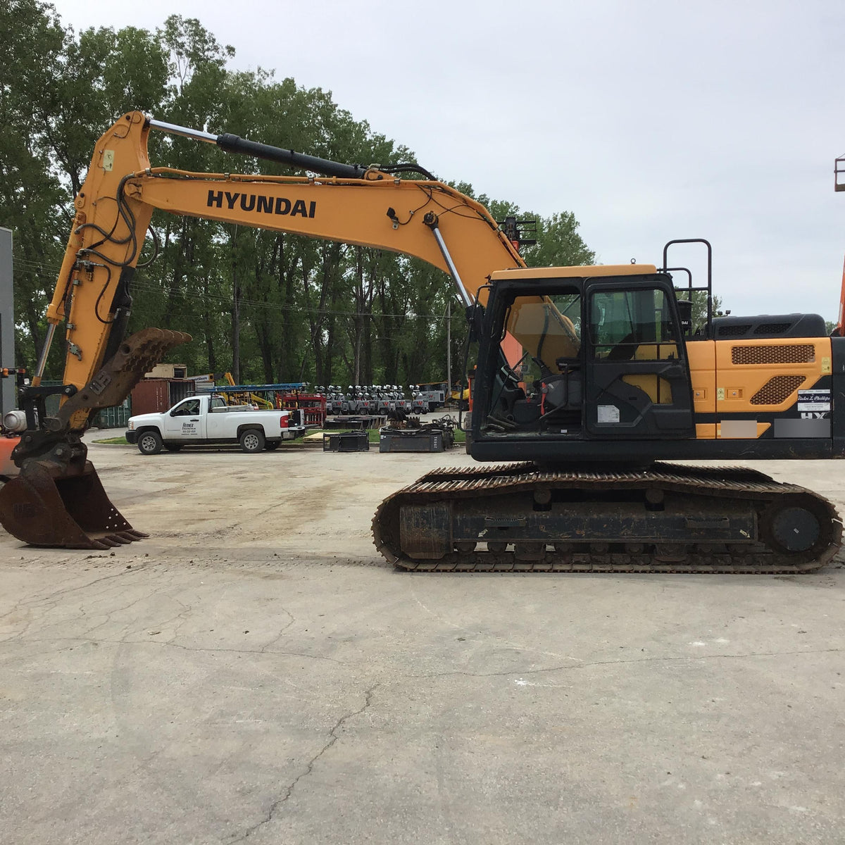 2016 HYUNDAI HX220L