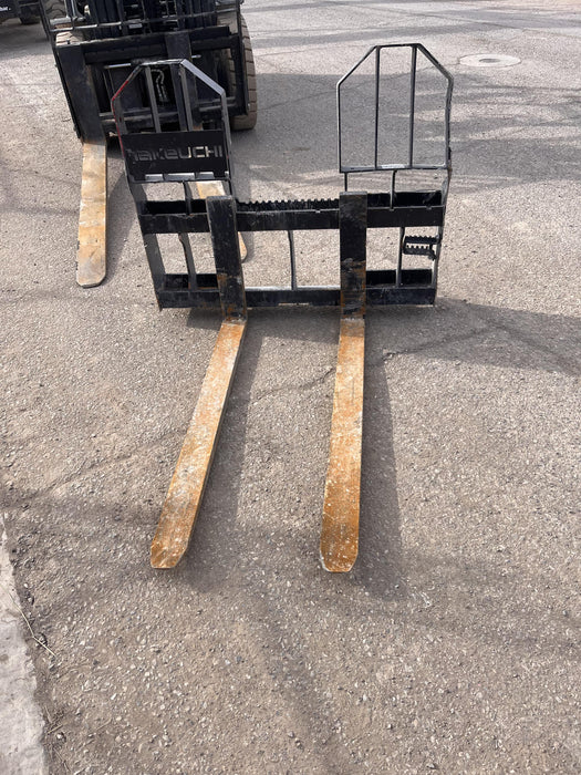 2021 TAKEUCHI 48" Pallet Forks - Takeuchi