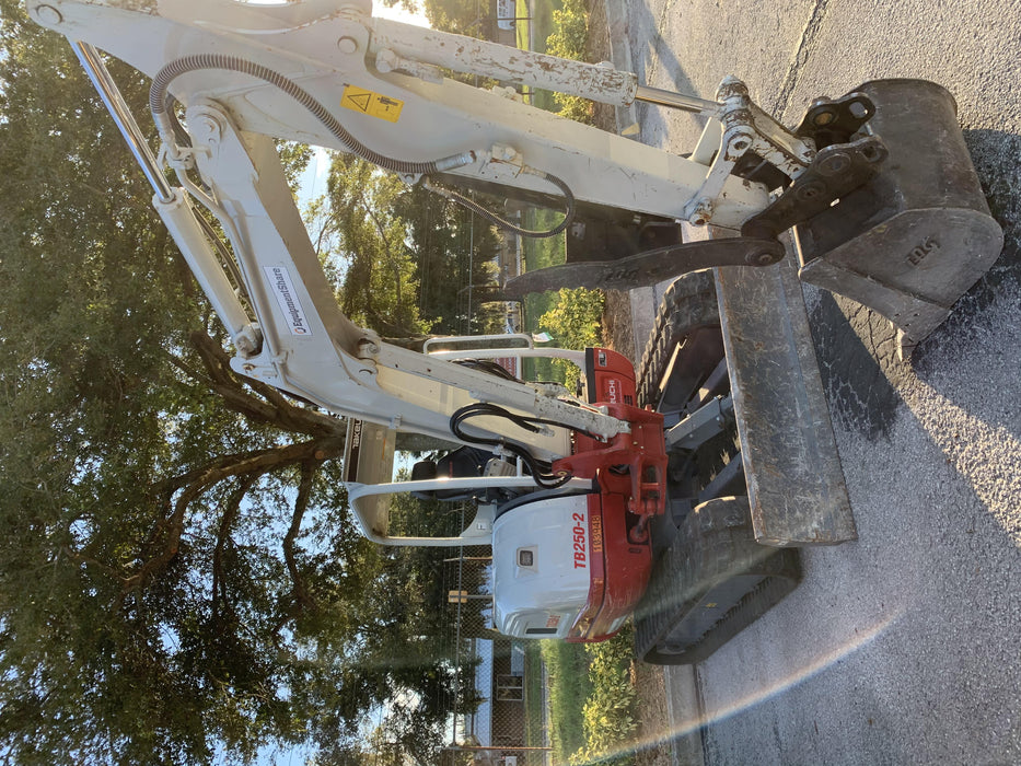 2020 TAKEUCHI TB250-2