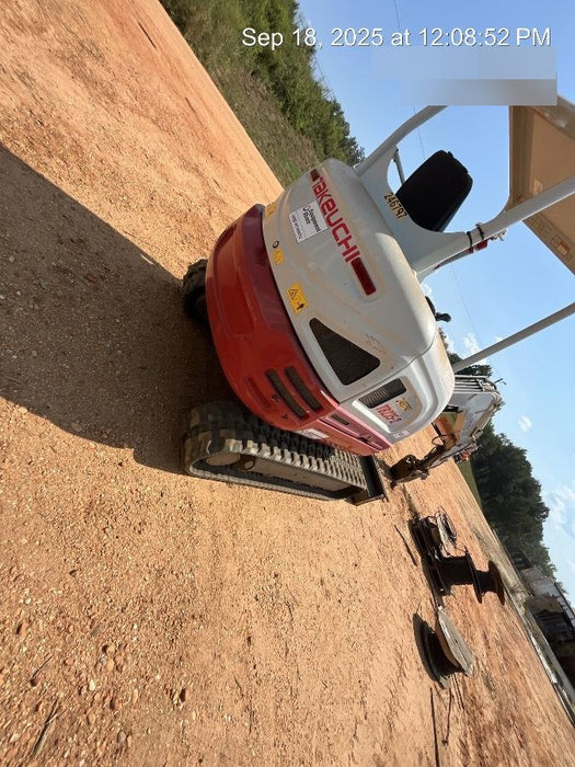 2022 TAKEUCHI TB235-2R