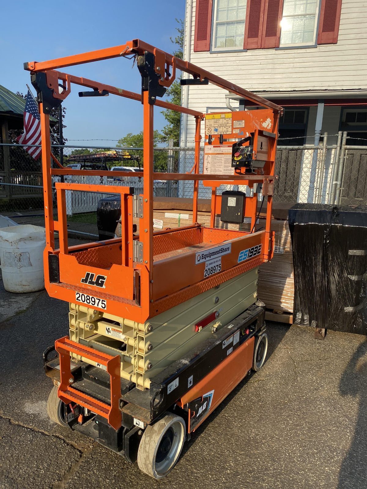 2022 JLG ES1932
