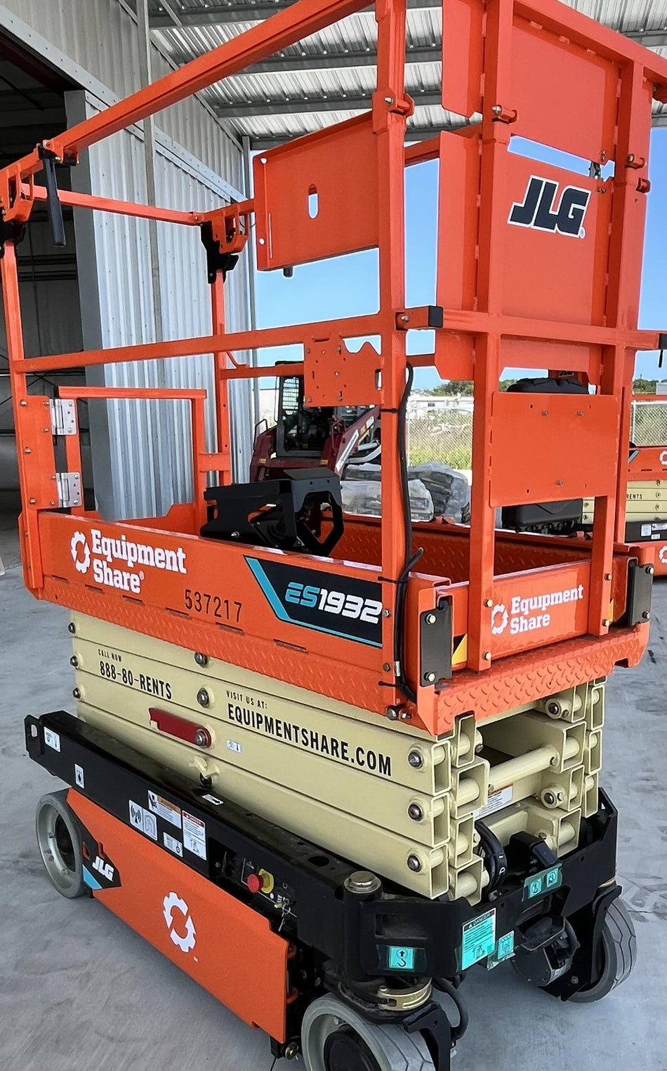 2025 JLG ES1932