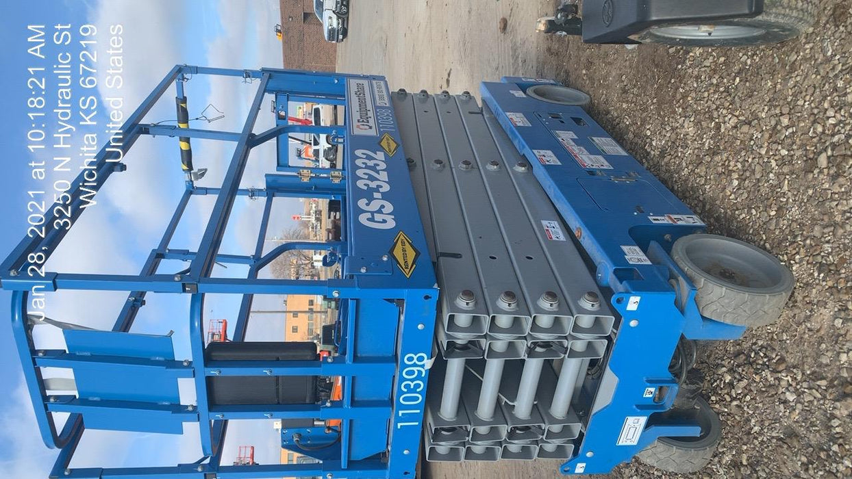 2020 Genie GS-3232 Standard, Folding half height swing gate, 800W Inverter