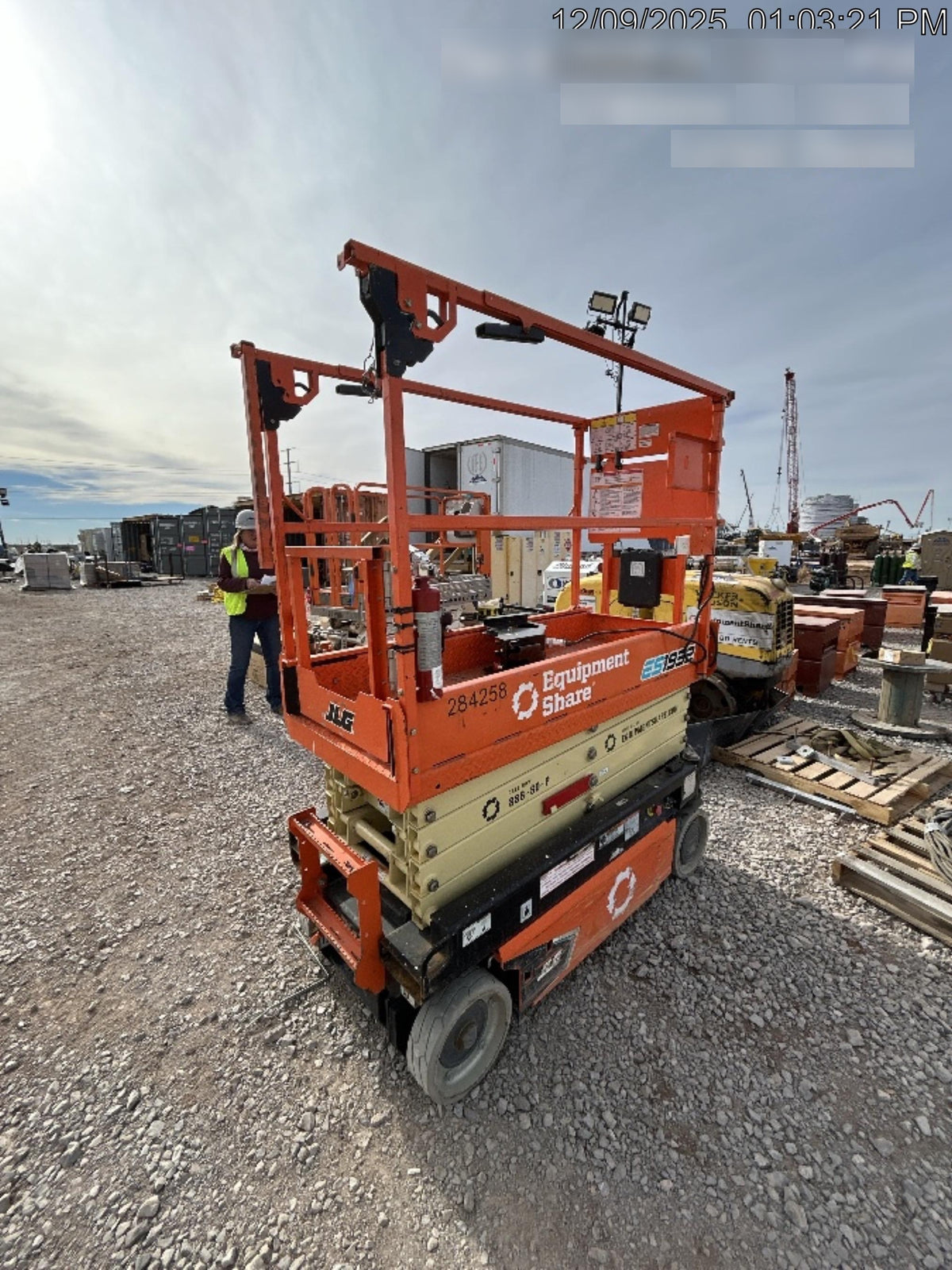 2022 JLG ES1932