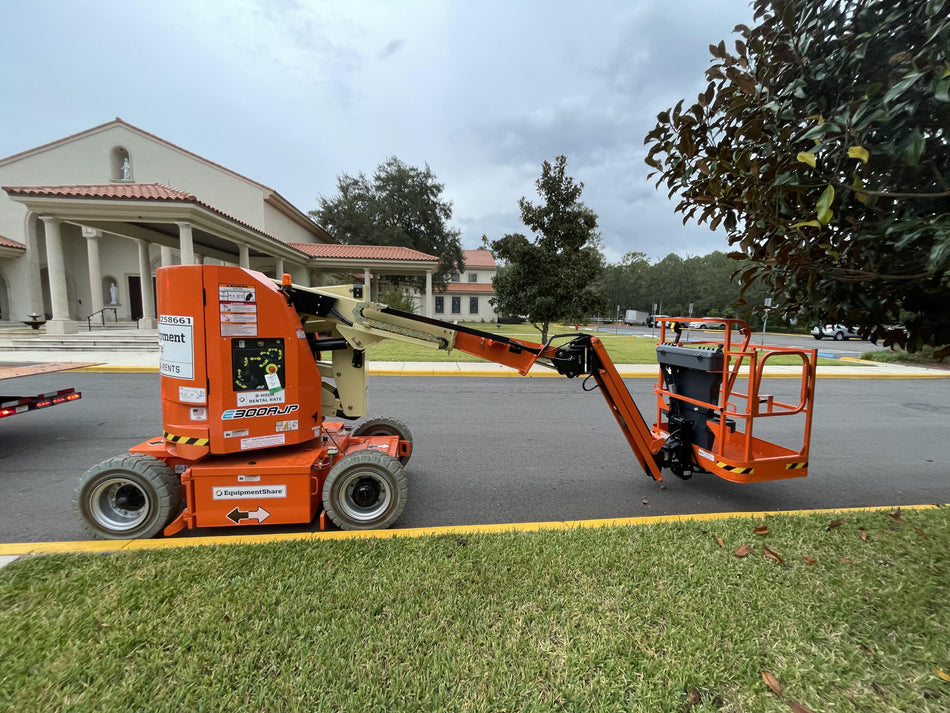 2022 JLG E300AJP