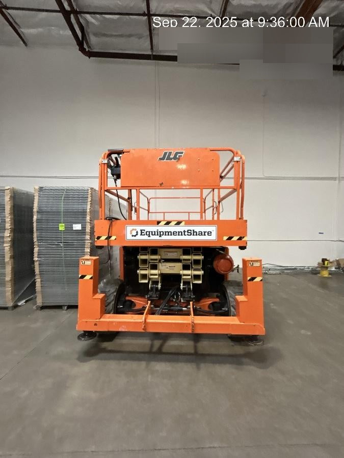 2021 JLG 330LRT