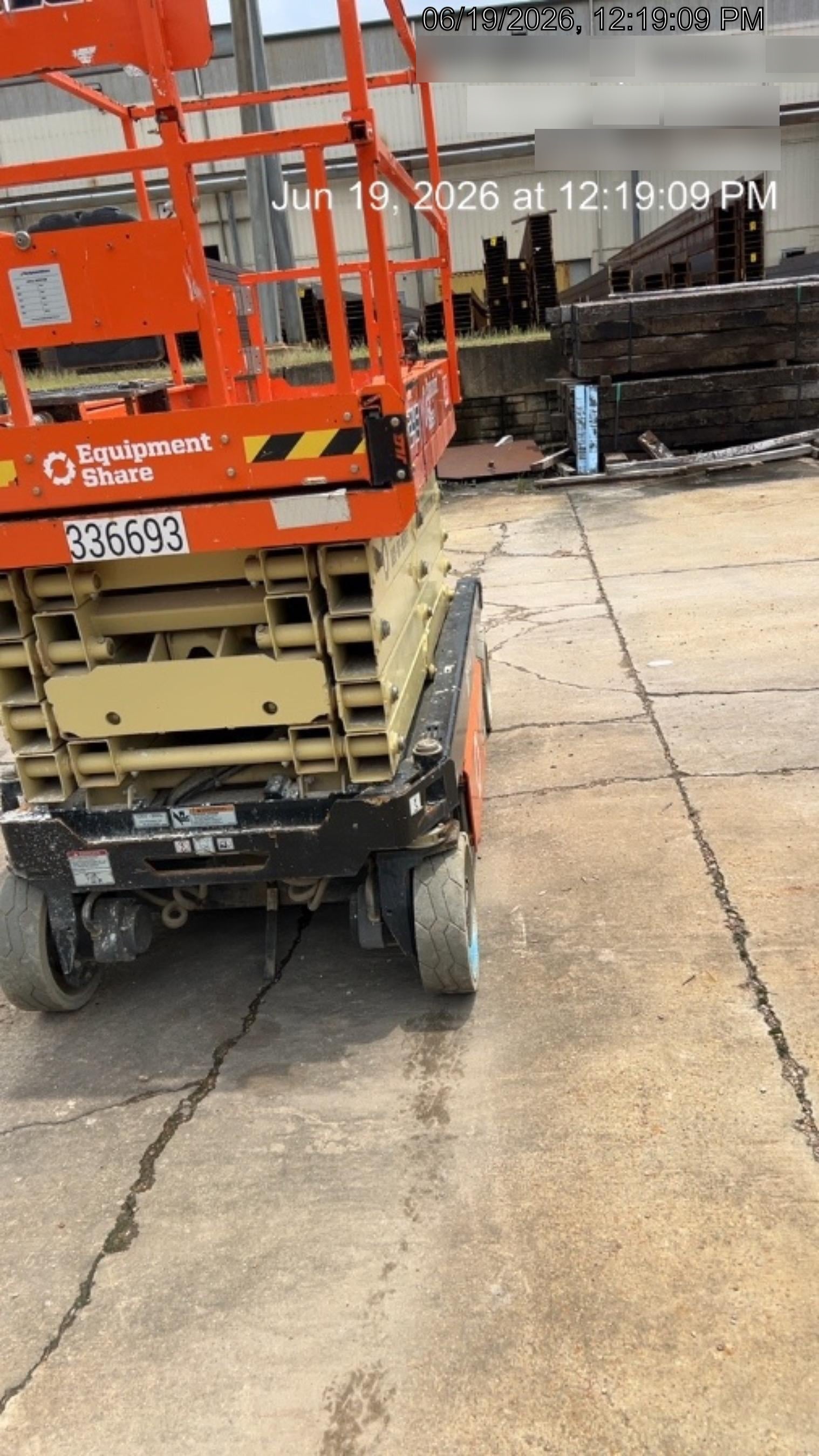2023 JLG ES3246