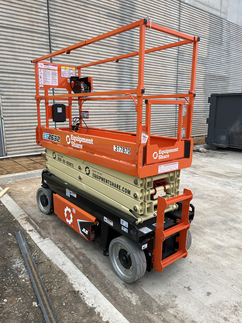2023 JLG ES2632