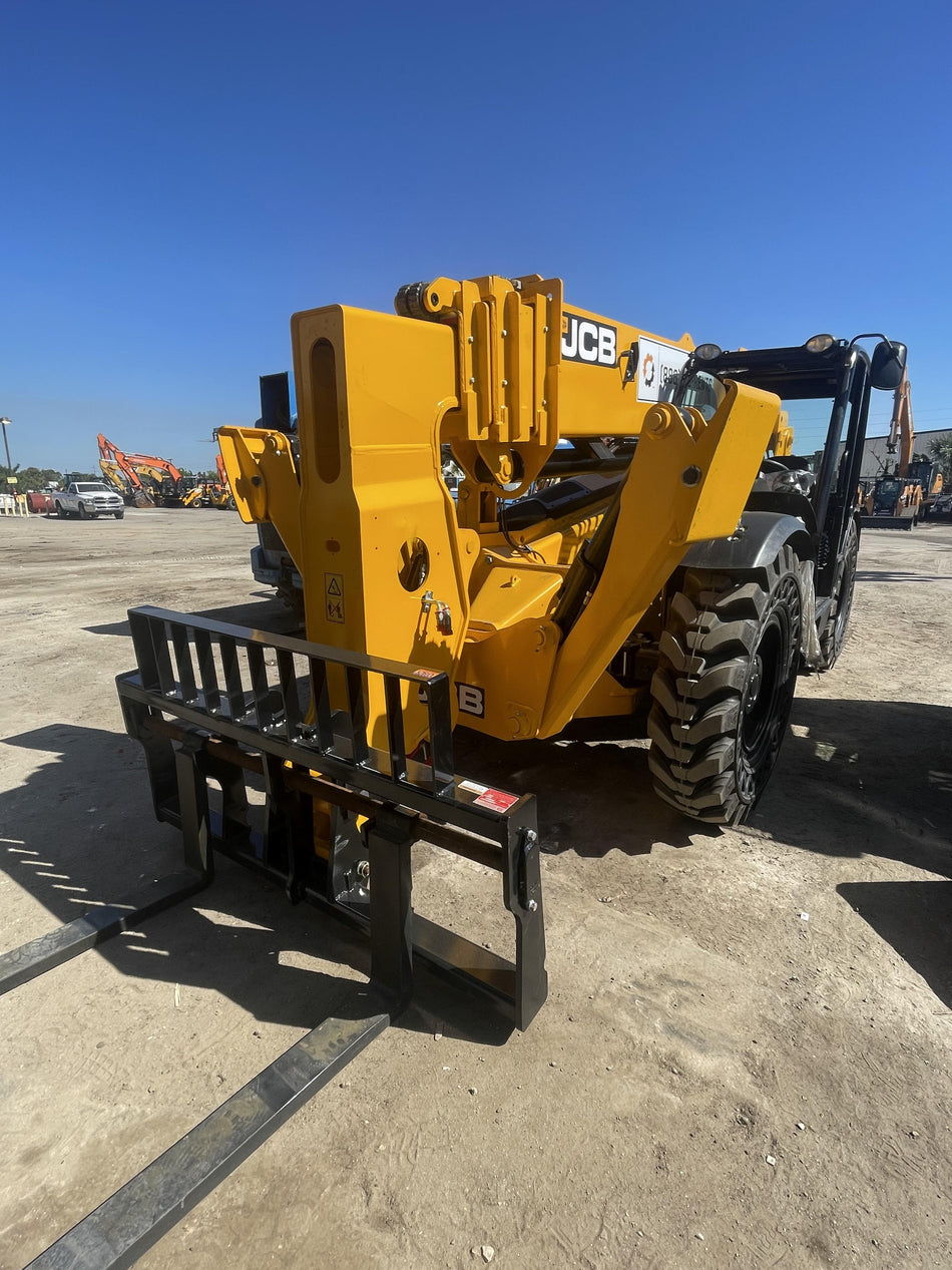 2023 JCB 510-56