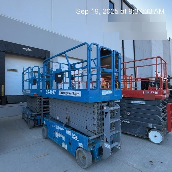 2019 Genie GS-4047 Folding rails with half height swing gate