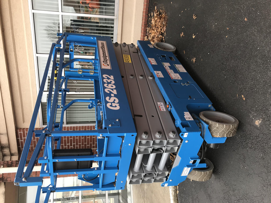 2019 Genie GS-2632 Folding rails with half height swing gate