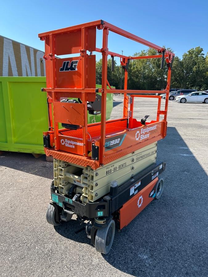 2025 JLG ES1932