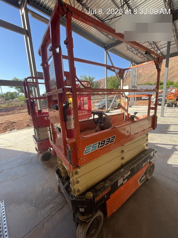 2022 JLG ES1932