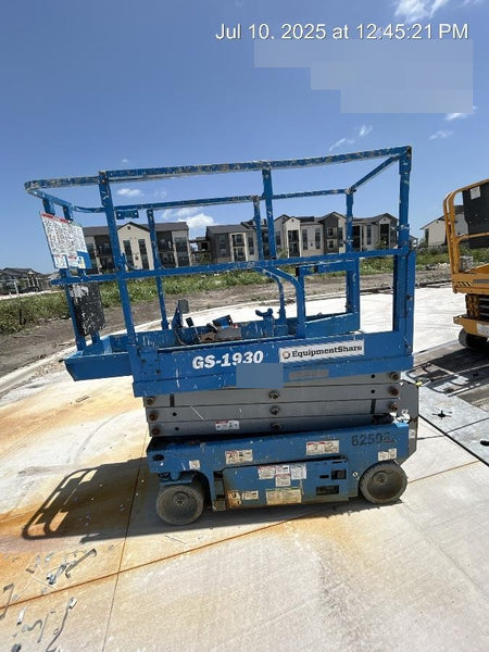 2020 Genie GS-1930 Solid Non Marking Tires, Beacon, Folding rails with half height swing gate