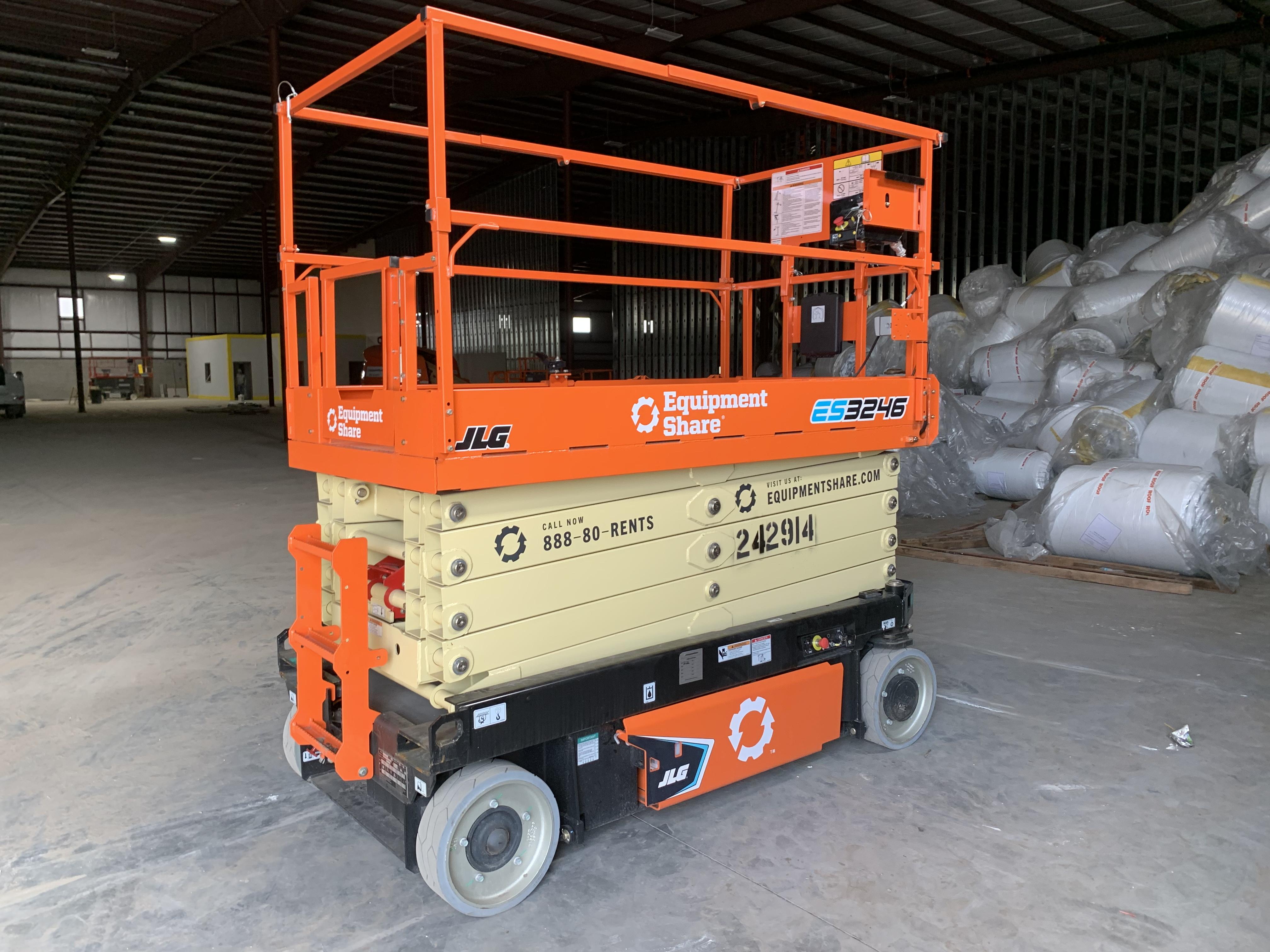 2022 JLG ES3246
