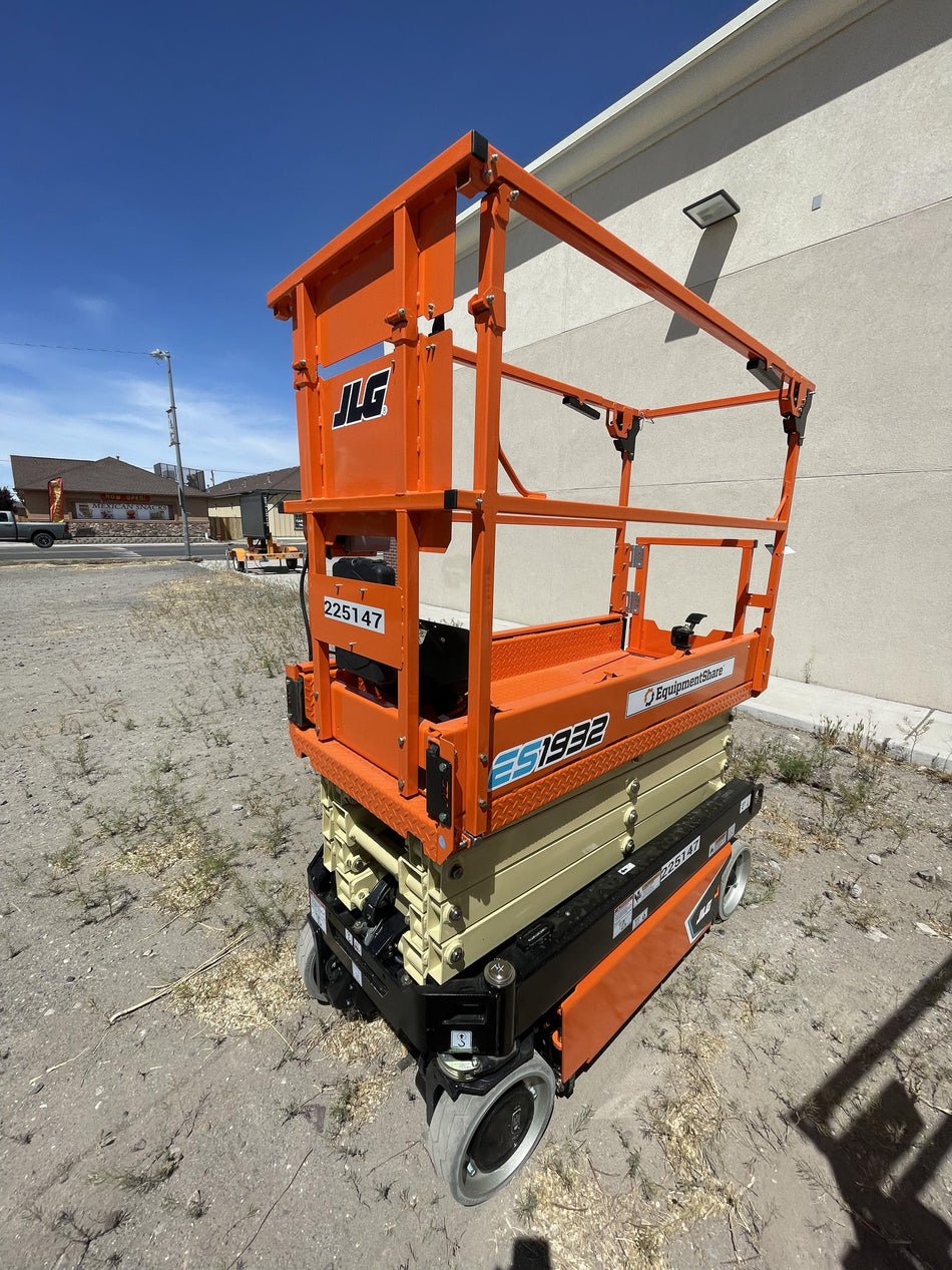 2022 JLG ES1932