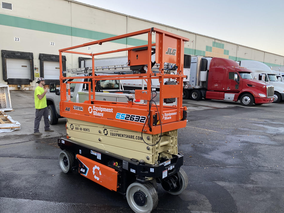 2022 JLG ES2632