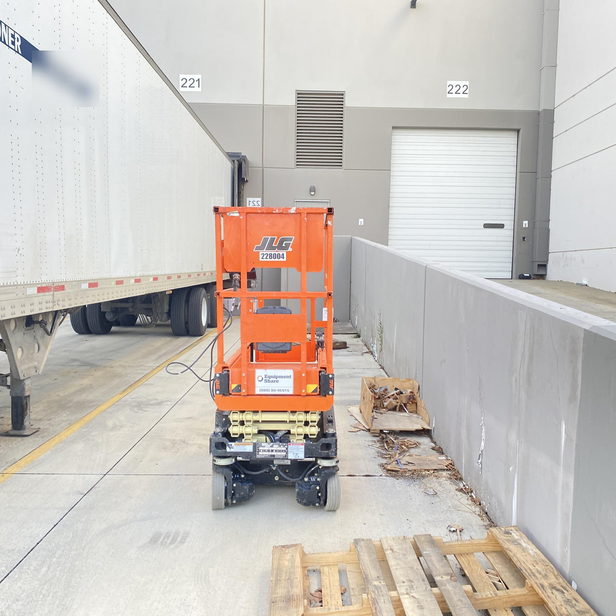 2022 JLG ES1330L
