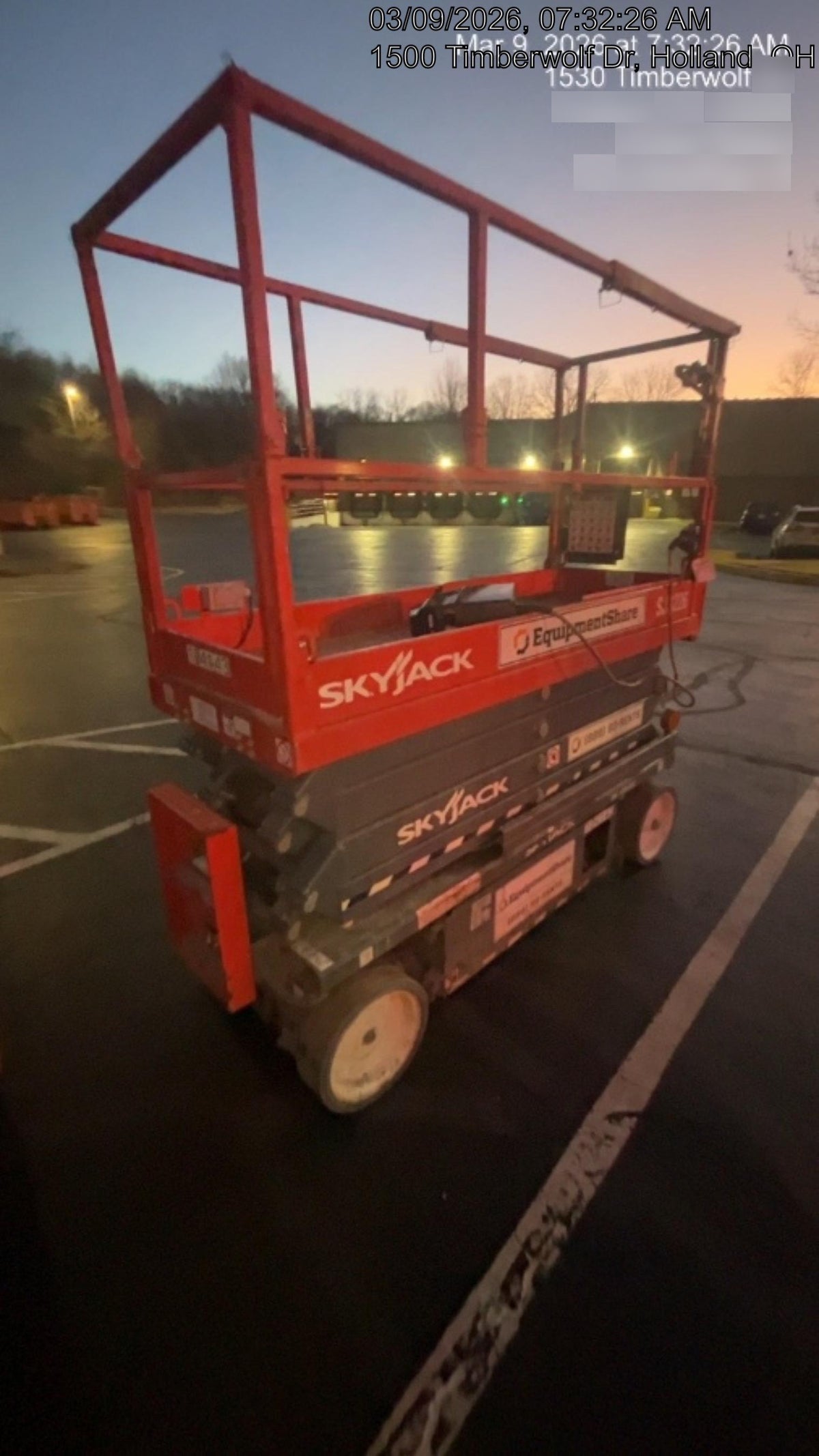 2020 Skyjack SJIII-3226 Solid NM Tires, Half height spring hinged entry gate, Dual Beacons