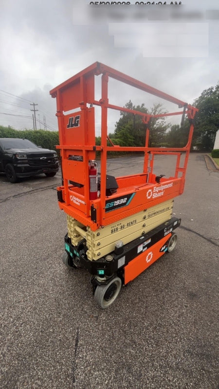 2025 JLG ES1932