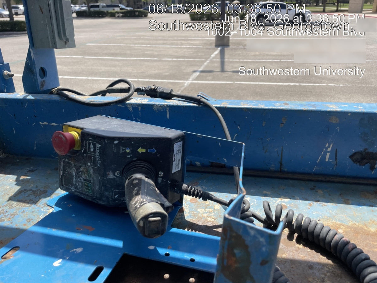 2019 Genie GS-2632 Folding rails with half height swing gate