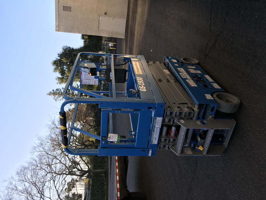 2019 Genie GS-1930 Half Height Swing Gate, 800W Inverter