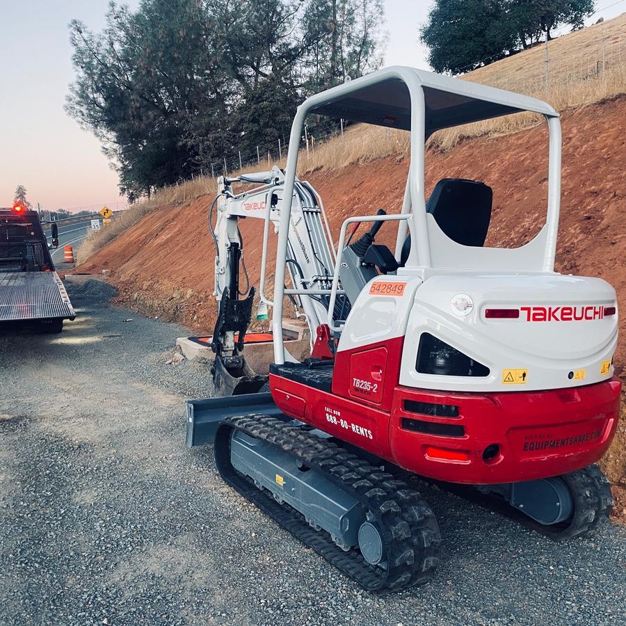 2025 TAKEUCHI TB235-2R