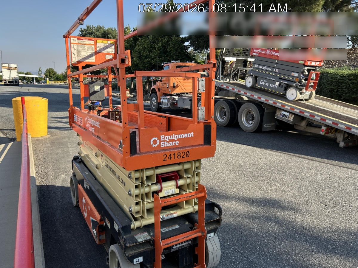 2022 JLG ES2632