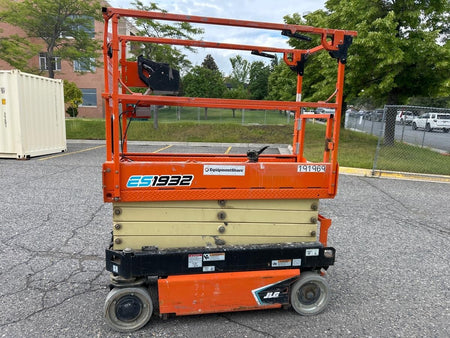 2021 JLG ES1932