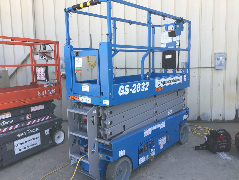 2020 Genie GS-2632 Solid NM Tires, Folding Rails with Half-Height Swing Gate, Beacon