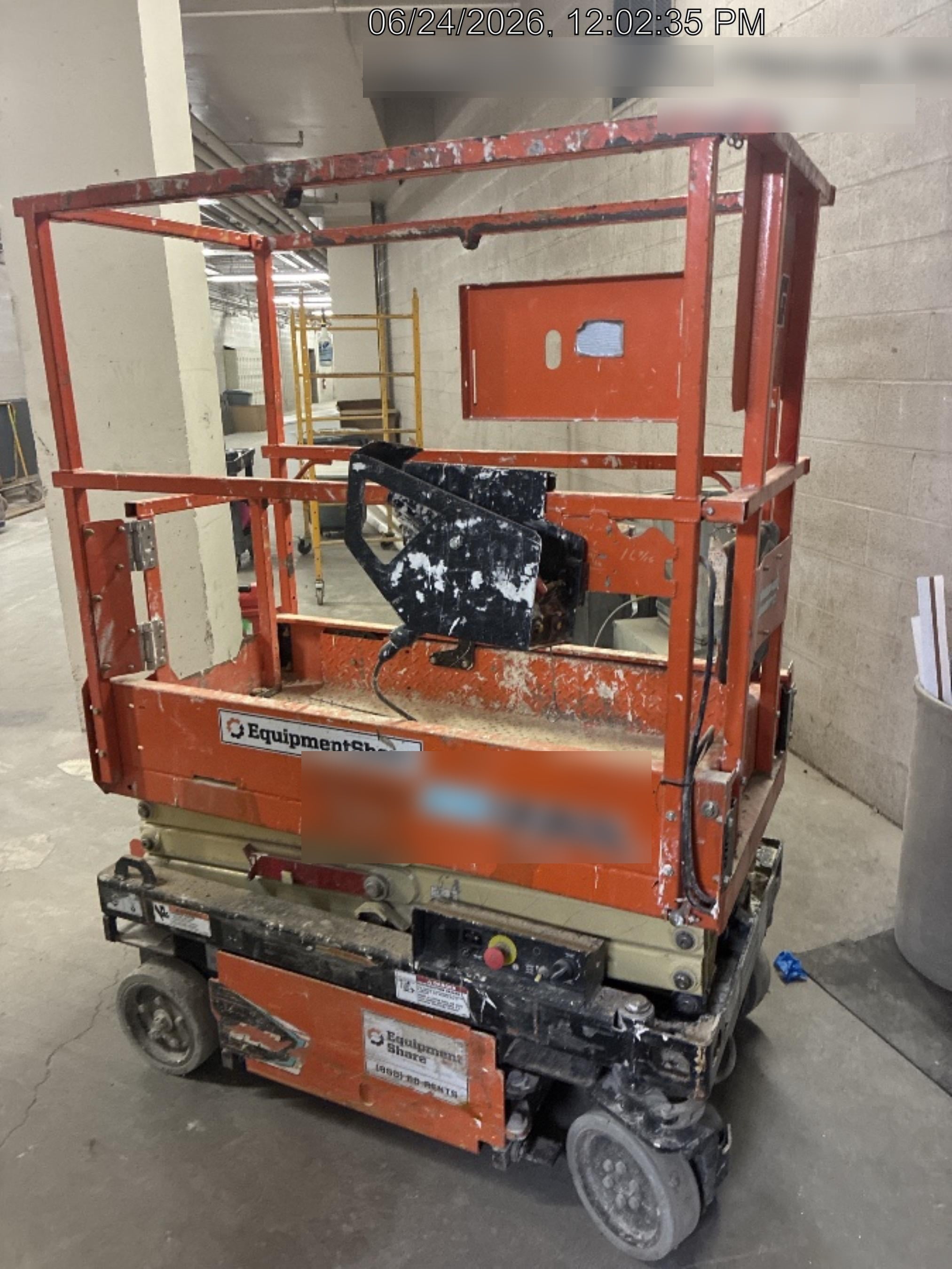 2022 JLG ES1330L