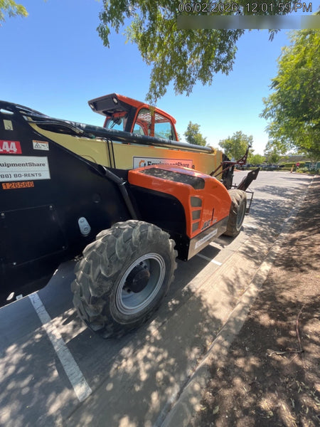 2021 JLG 1075