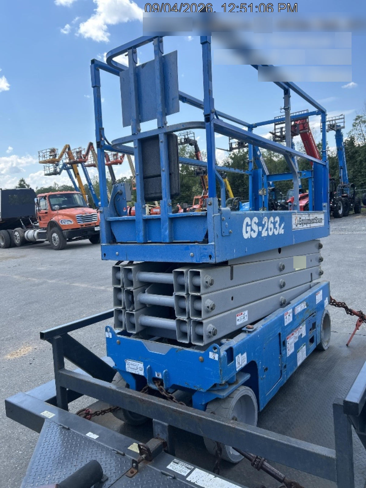 2019 Genie GS-2632 Folding rails with half height swing gate