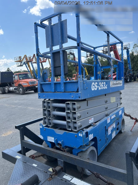 2019 Genie GS-2632 Folding rails with half height swing gate