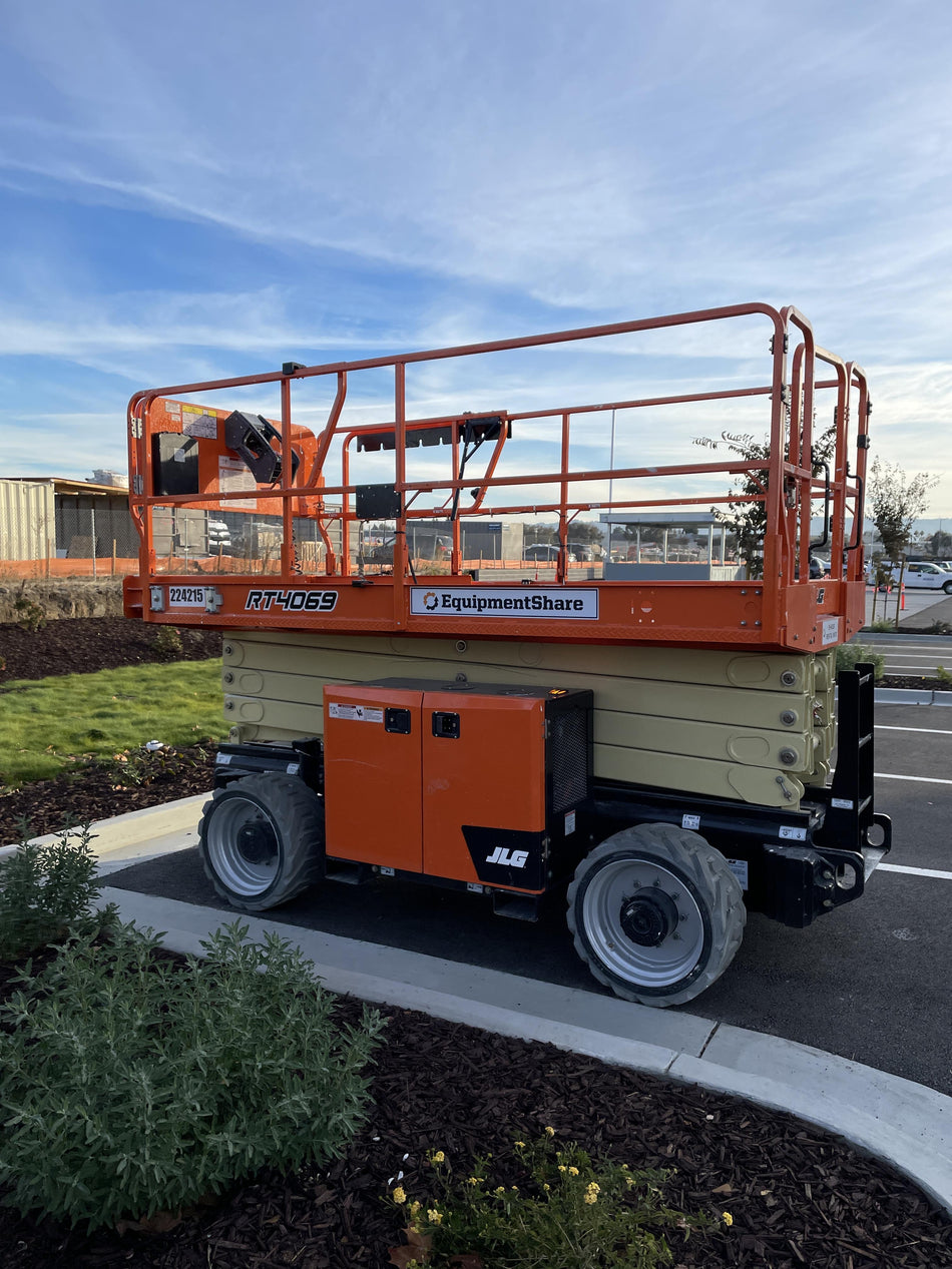 2022 JLG RT4069