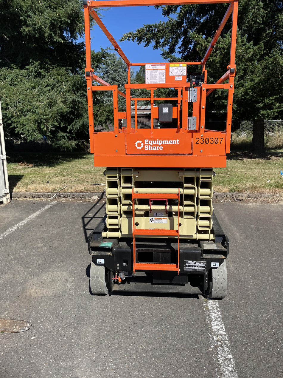 2022 JLG ES3246