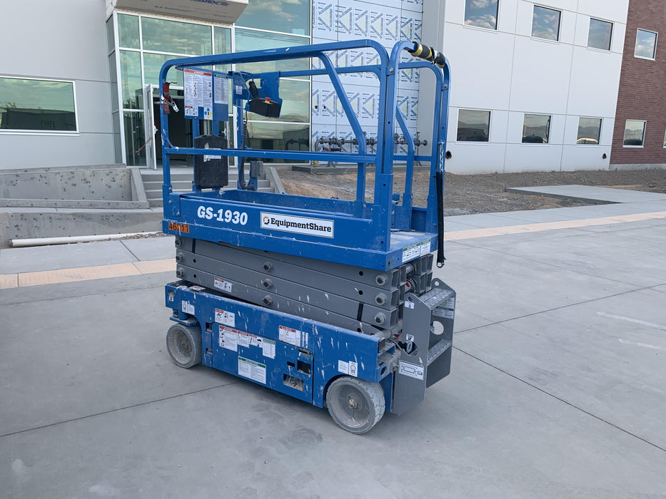 2019 Genie GS-1930 Fixed rails with chain Entry